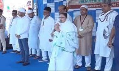 খুশির ঈদে শান্তির বার্তা মমতার