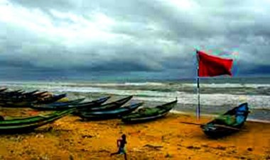 নদীবন্দরগুলোতে সতর্ক সংকেত জারি
