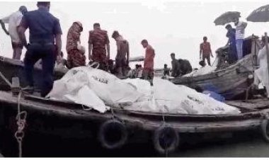 কক্সবাজারে ভাসমান ট্রলার থেকে ১০ জনের লাশ উদ্ধার