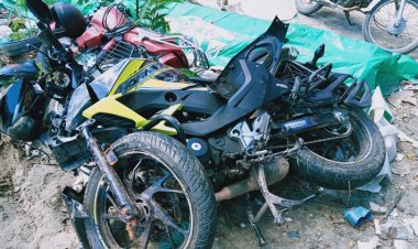 নিয়ন্ত্রণ হারিয়ে গাছের সঙ্গে বাইকের ধাক্কা, ২ তরুণ নিহত