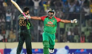 টি-টোয়েন্টিতে রেকর্ড গড়ে ওয়ানডে দলে