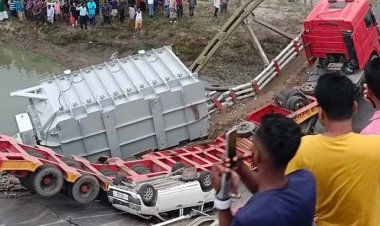 সেতু ভেঙে নিচে পড়লো প্রাইভেটকার-লরি