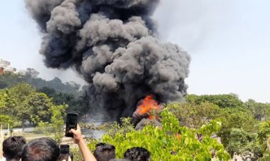চট্টগ্রামে টায়ারের গোডাউনে আগুন, ট্রেন চলাচল বন্ধ