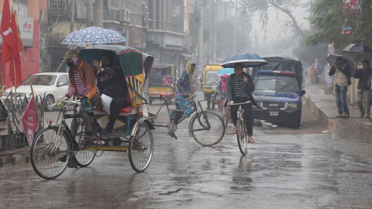 আজও থাকছে বৃষ্টি, সঙ্গে ঝোড়ো হাওয়া