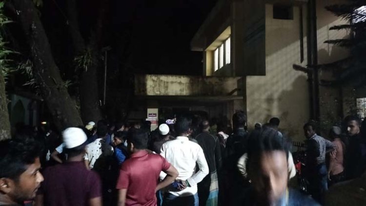 নেত্রকোণায় বিজিবির ওপর হামলা, গুলিতে যুবক নিহত