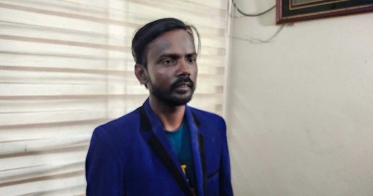 ডিবি কার্যালয়ে হিরো আলম