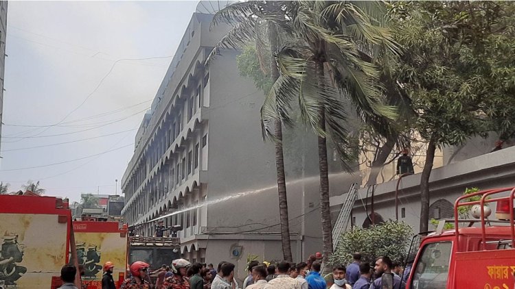 পুলিশ সদর দপ্তরের ব্যারাকে ছড়িয়ে পড়েছে আগুন