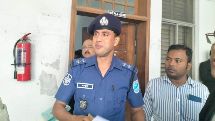 সেই পুলিশ কর্মকর্তার বরখাস্তের আদেশ স্থগিত, পিবিআইয়ের তদন্ত চলবে