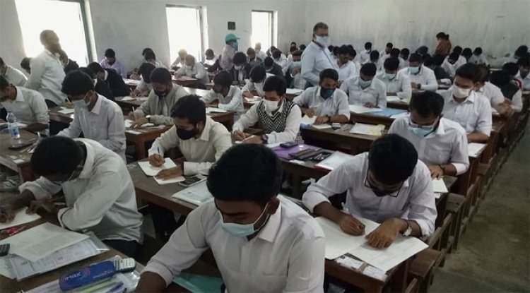১ মাস পিছিয়ে যাচ্ছে এইচএসসি পরীক্ষা