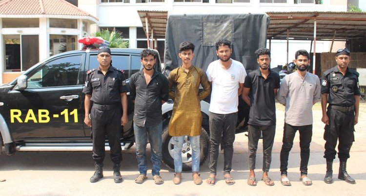 না’গঞ্জে ডাকাত সর্দার রাজিম মিয়াসহ ৫ ডাকাত দেশীয় অস্ত্রসহ গ্রেফতার
