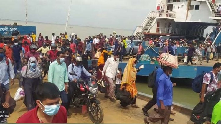 তীব্র গরমেও নাড়ির টানে ছুটছে মানুষ
