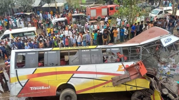 এক্সপ্রেসওয়েতে বাস দুর্ঘটনায় নিহত বেড়ে ৮