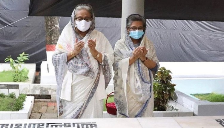 ছোট বোনকে নিয়ে বনানী কবরস্থানে শেখ হাসিনা