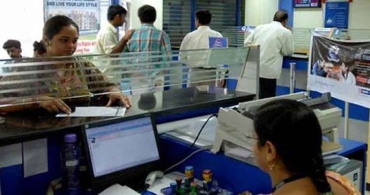 খুলেছে ব্যাংক, লেনদেন ১০টা থেকে সাড়ে ৩টা