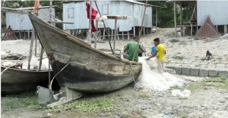 ভোলায় নদীতে নামার প্রস্তুতি জেলেদের