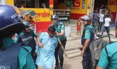 খুলনায় শ্রমিক দলের শোভাযাত্রায় পুলিশের লাঠিচার্জ