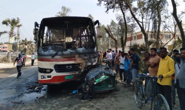 বাসচাপায় প্রাণ গেল মা-মেয়ের