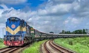 রেলক্রসিংয়ে ট্রেনের ধাক্কায় প্রাণ গেল ২ বাইক আরোহীর