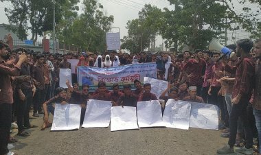 শিক্ষার্থীর মৃত্যুতে ৫ দফা দাবি নিয়ে সড়কে সহপাঠীরা