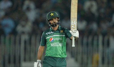 আইসিসির এপ্রিল মাসের সেরা ক্রিকেটার ফখর