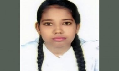 বাড়িতে মৃত বাবা, পরীক্ষার হলে মেয়ে