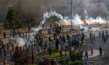 পাকিস্তানে সহিংস বিক্ষোভে নিহত বেড়ে ১০