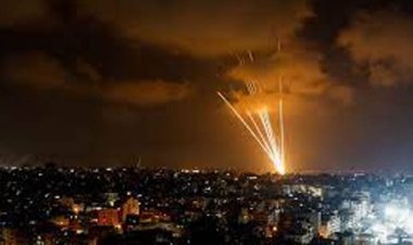 বিমান হামলার প্রতিশোধ নিতে ইসরাইলে শতাধিক ক্ষেপণাস্ত্র নিক্ষেপ