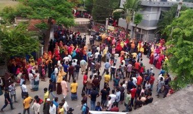 শ্রীপুরে বকেয়া বেতনের দাবিতে পোশাক শ্রমিকদের সড়ক অবরোধ