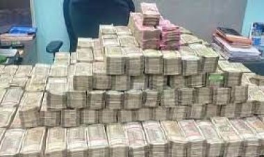 আগুন নেভাতে গিয়ে উদ্ধার করা হলো কোটি কোটি টাকা