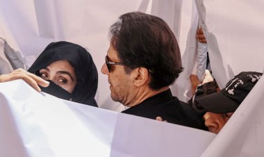 আল-কাদির ট্রাস্ট মামলায় জামিন পেলেন ইমরানের স্ত্রী বুশরা