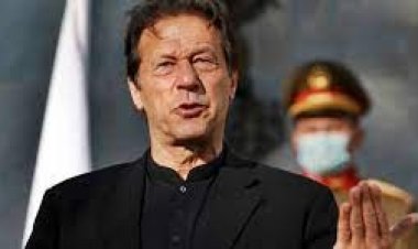 ইমরান খান এবং আদালতের আঘাতে বিভক্ত পাকিস্তানের সেনাবাহিনী