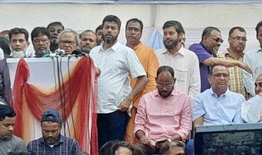 সরকারের অবৈধ রাজসিংহাসন টলমল করছে: রিজভী