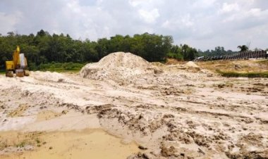প্রকল্পের নামে ফসলি জমিতে বালু উত্তোলনের মহোৎসব