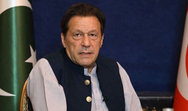 ৮ মামলায় জামিন পেলেন ইমরান খান