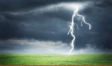 ধানবোঝাই নৌকায় বজ্রাঘাত, প্রাণ গেলো মাঝির