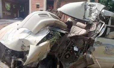 দাঁড়িয়ে থাকা ট্রাকে মাইক্রোবাসের ধাক্কা, যাত্রী নিহত