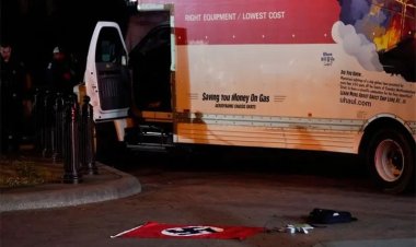 হোয়াইট হাউসে ঢুকে পড়লো ট্রাক, উদ্ধার নাৎসি পতাকা