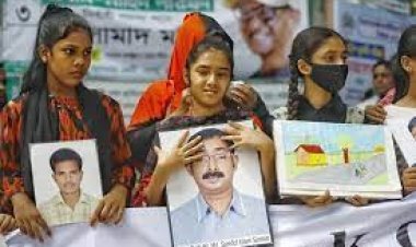 ‘১০ বছর হয়ে গেছে রাস্তায় দাঁড়িয়ে বাবাকে খুঁজছি’