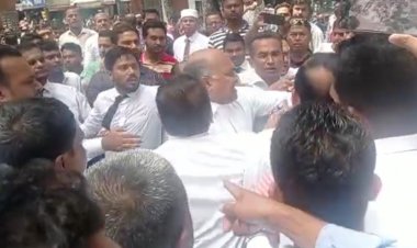 কল্যাণ তহবিলের টাকা আত্মসাৎ, আইনজীবীদের দুই গ্রুপের  হাতাহাতি