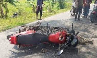 সার্জেন্টের আচরণে নিজের মোটরসাইকেলে আগুন