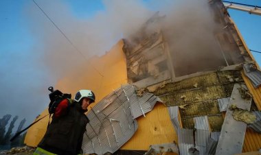 রুশ ড্রোন হামলার পর বিমান বাহিনীর প্রশংসায় পঞ্চমুখ জেলেনস্কি