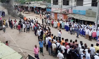টাঙ্গাইলে সড়কে টায়ার জ্বালিয়ে বিক্ষোভ ও মানববন্ধন
