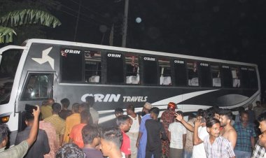 পলাশবাড়ীতে বাস-ট্রাকের সংঘর্ষে প্রাণ গেল চালকের