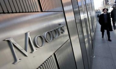 দুর্বল অর্থনীতি : বাংলাদেশের ঋণমান কমালো মুডিস