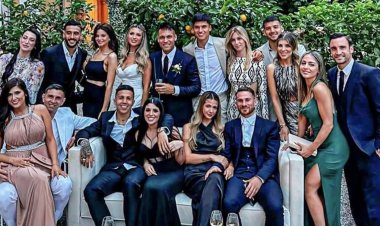 বিশ্বকাপজয়ী আর্জেন্টাইনদের মেলা বসালেন মার্টিনেজ