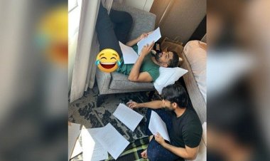 ব্যাট-বল রেখে বই নিয়ে ব্যস্ত বাবর-রিজওয়ান