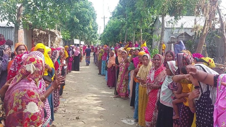 প্রতিপক্ষের আগুনে দুজনের মৃত্যু, মরদেহ নিয়ে মিছিল