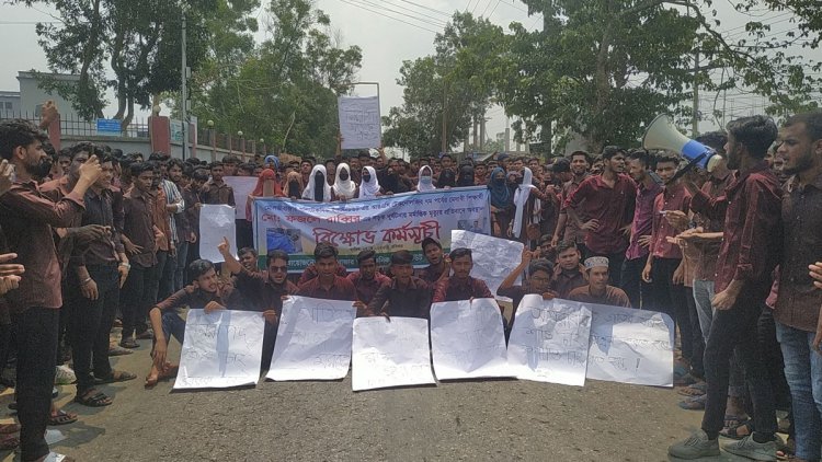 শিক্ষার্থীর মৃত্যুতে ৫ দফা দাবি নিয়ে সড়কে সহপাঠীরা