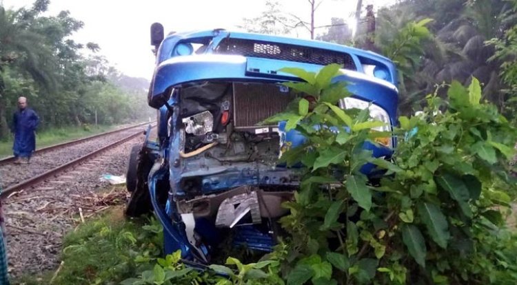 খুলনায় ট্রেন-পিকআপের সংঘর্ষের নিহত ১