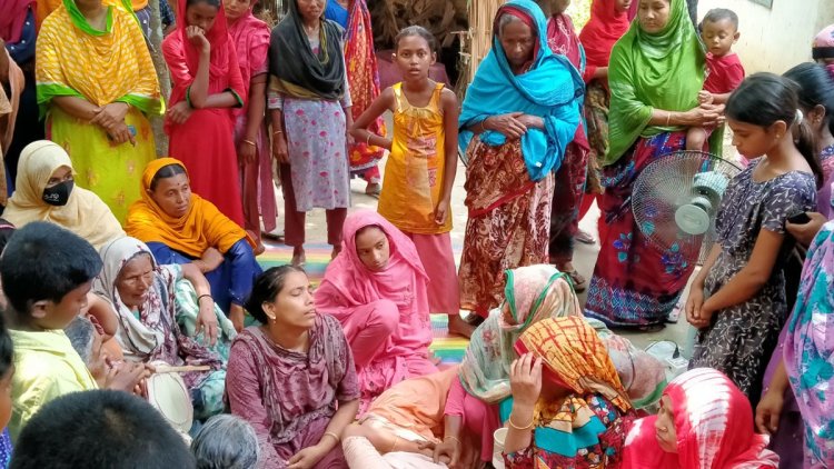 বৃদ্ধ বাবাকে কুপিয়ে হত্যা করল ছেলে